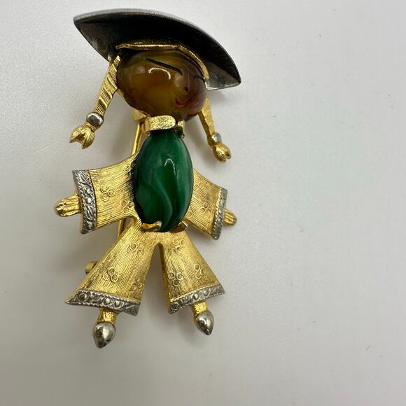 1950s vintage gold tone Asian girl woman green brown art glass figural brooch - Picture 4 of 7